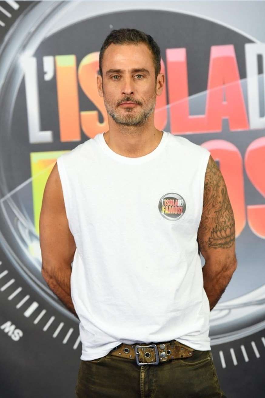 Isola dei Fomosi : Samantha De Grenet contro Raz Degan Isola dei Fomosi : Samantha De Grenet contro Raz Degan