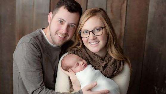 La piccola Emma Wren nata da un embrione congelato un anno dopo la nascita della madre