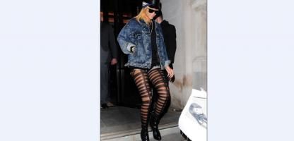 Rihanna in reggicalze a Londra (Foto)