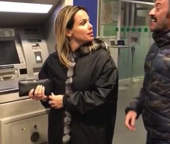 La moglie di Paolo Bonolis - Sonia Bruganelli : Che ci faccio con 30 euro? La moglie di Paolo Bonolis - Sonia Bruganelli : Che ci faccio con 30 euro?
