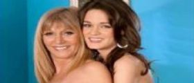 Sexxxtons Mamma e Figlia Hot (Video) Sexxxtons Mamma e Figlia Hot (Video)
