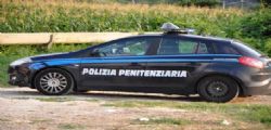 Pisa : Molotov contro auto penitenziaria