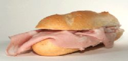 Torre Annunziata : anziano affamato ruba mortadella e dopo scoppia a piangere! Torre Annunziata : anziano affamato ruba mortadella e dopo scoppia a piangere!