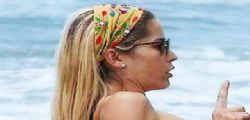 Elena Santarelli quasi in topless in Versilia Elena Santarelli quasi in topless in Versilia