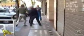 Iperzoom - Striscia la Notizia : Aggredito Jimmy Ghione Iperzoom - Striscia la Notizia : Aggredito Jimmy Ghione