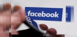 Selfie con Angela Merkel usato per false notizie : rifugiato siriano fa causa a Facebook