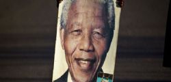 Nelson Mandela Grave : stato vegetativo permanente Nelson Mandela Grave : stato vegetativo permanente