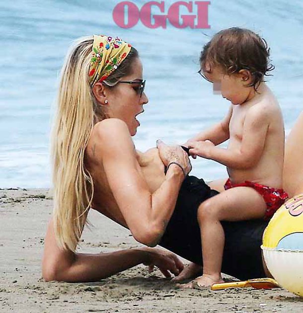 Elena Santarelli quasi in topless Elena Santarelli quasi in topless