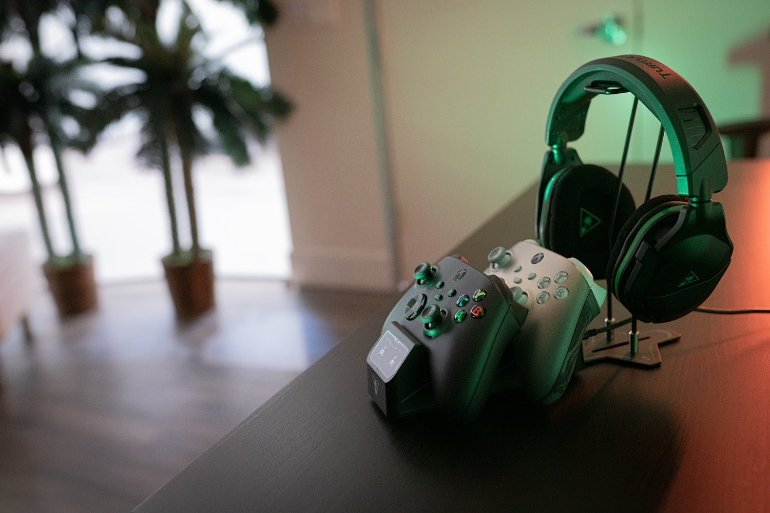Svelato il Fuel Dual Controller Charging Station & Headset Stand per Xbox