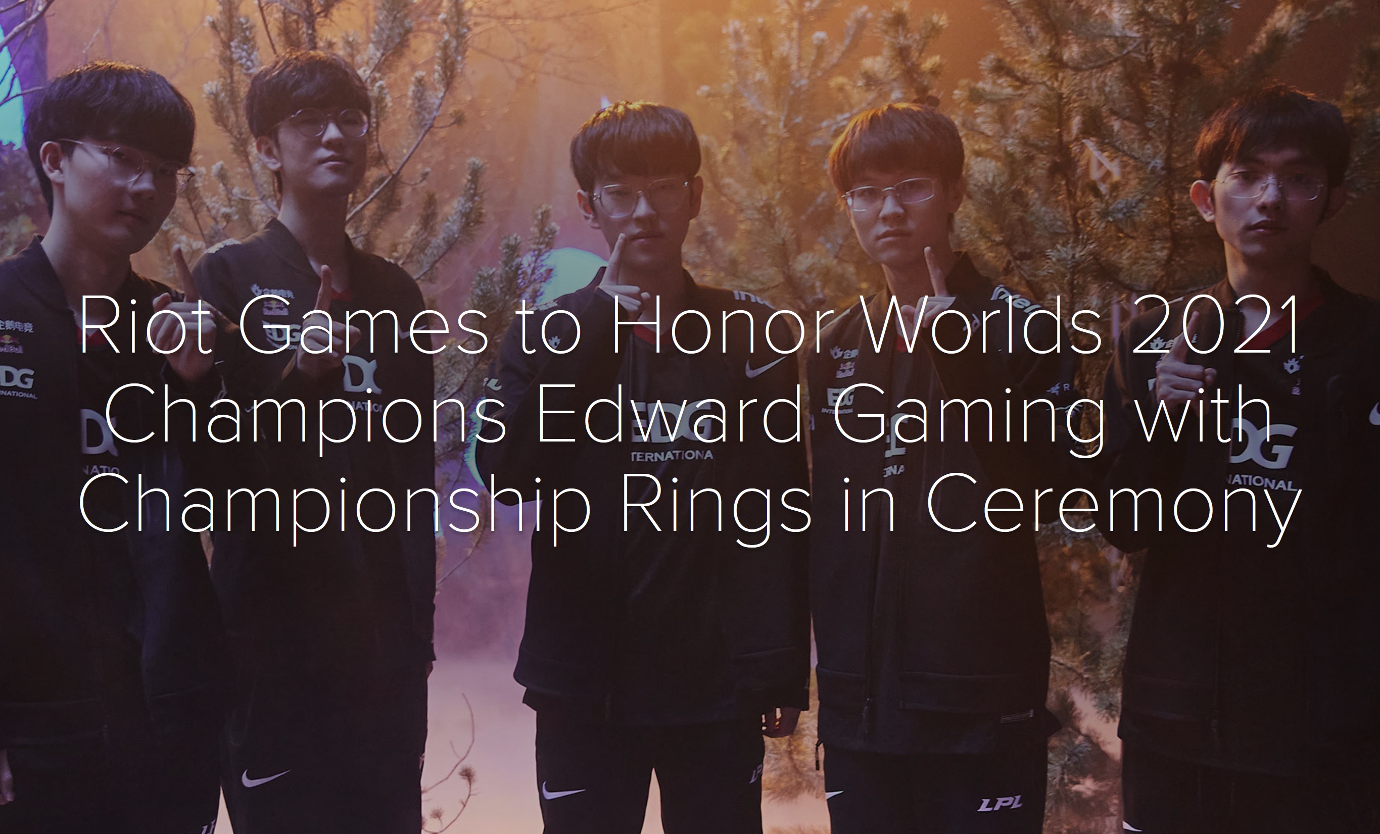 Edward Gaming - Riot Games consegna gli anelli ai campioni del Mondo 2021