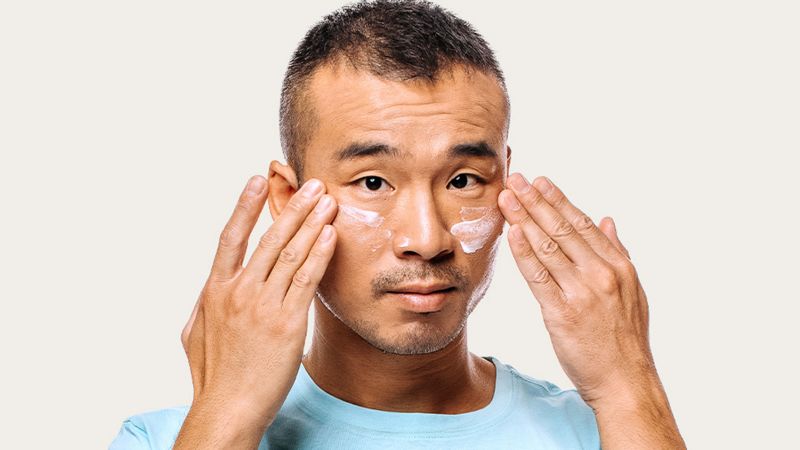 Skincare Uomo: Prenditi Cura della Pelle con le Creme Viso Naturali per Maschi