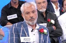 Ha seri problemi economici! Rocco Fredella scoppia a piangere e lascia Uomini e Donne