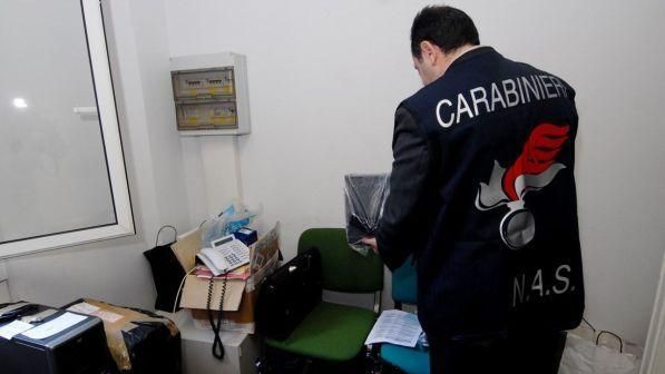 Medici e dentisti abusivi in Emilia Romagna : 22 denunciati dai Nas Medici e dentisti abusivi in Emilia Romagna : 22 denunciati dai Nas