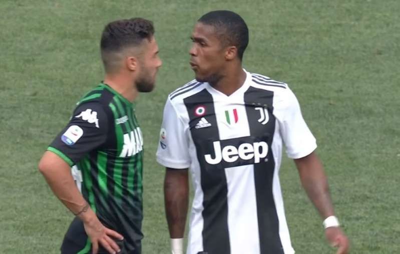 Juventus-Sassuolo : Douglas Costa espulso ... sputa a Di Francesco Juventus-Sassuolo : Douglas Costa espulso ... sputa a Di Francesco