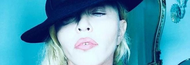 Madonna in topless super hot su Instagram Madonna in topless super hot su Instagram