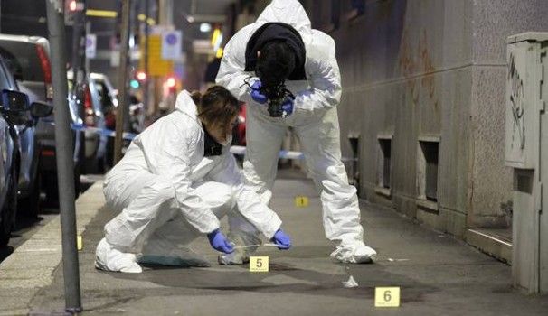 Lite per una donna finisce a coltellate, uno è gravissimo Lite per una donna finisce a coltellate, uno è gravissimo