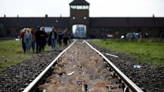 Treno per Auschwitz, scontro a Predappio