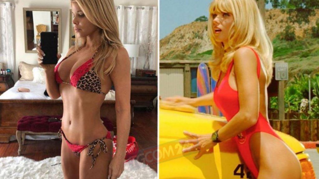 La sexy Donna D'Errico! A 51 anni l'ex bagnina di Baywatch sfida il tempo che passa