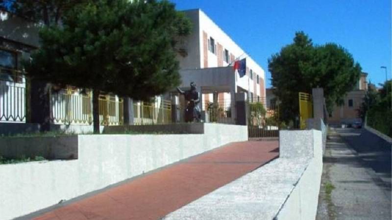 Maestra aggredita con calci e pugni dalla madre di un’alunna