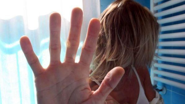 Violenza sessuale su due donne: arrestato tassista abusivo Violenza sessuale su due donne: arrestato tassista abusivo
