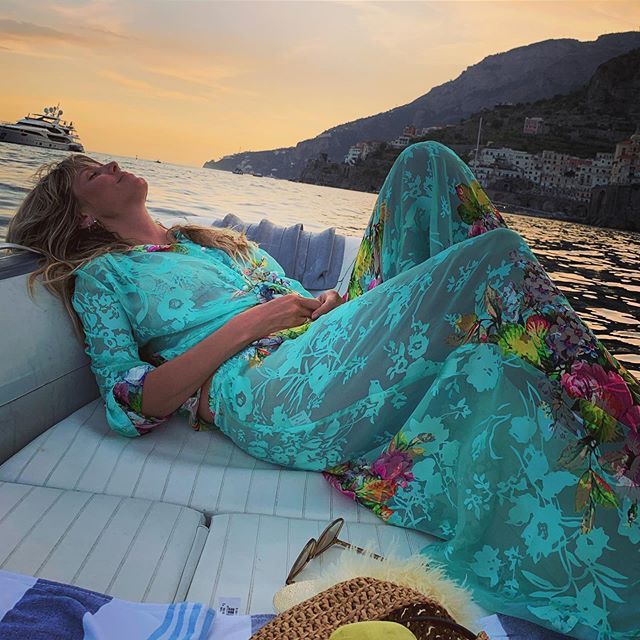 Tutto quello che vedo è l'acqua! Heidi Klum mostra un pò troppo su Instagram