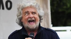 Beppe Grillo : E' emergenza, accerchiare il Senato Beppe Grillo : E' emergenza, accerchiare il Senato