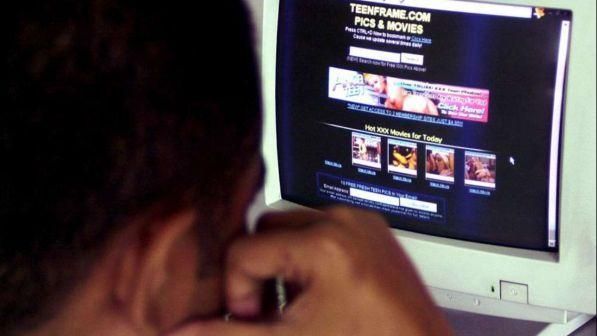 Rete di pedofili su Facebook : Arrestato anche un diacono Rete di pedofili su Facebook : Arrestato anche un diacono