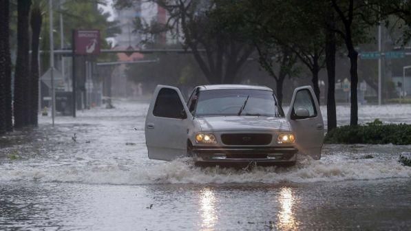 Florida dichiara lo stato di emergenza per uragano Michael Florida dichiara lo stato di emergenza per uragano Michael