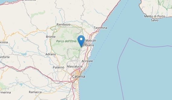 Forte scossa di terremoto sull'Etna di magnitudo 3.3 : Panico e gente in strada Forte scossa di terremoto sull'Etna di magnitudo 3.3 : Panico e gente in strada