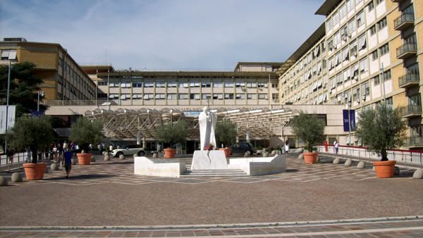 Morto il piccolo Davide dopo giorni di agonia è rimasto da wurstel