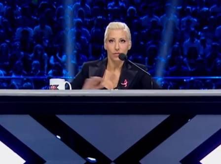 Sei una cogli***! Insulti e offese a Malika Ayane sul web dopo la puntata di X Factor