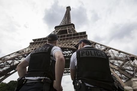 Allerta bomba Francia : Evacuato tribunale Parigi Allerta bomba Francia : Evacuato tribunale Parigi
