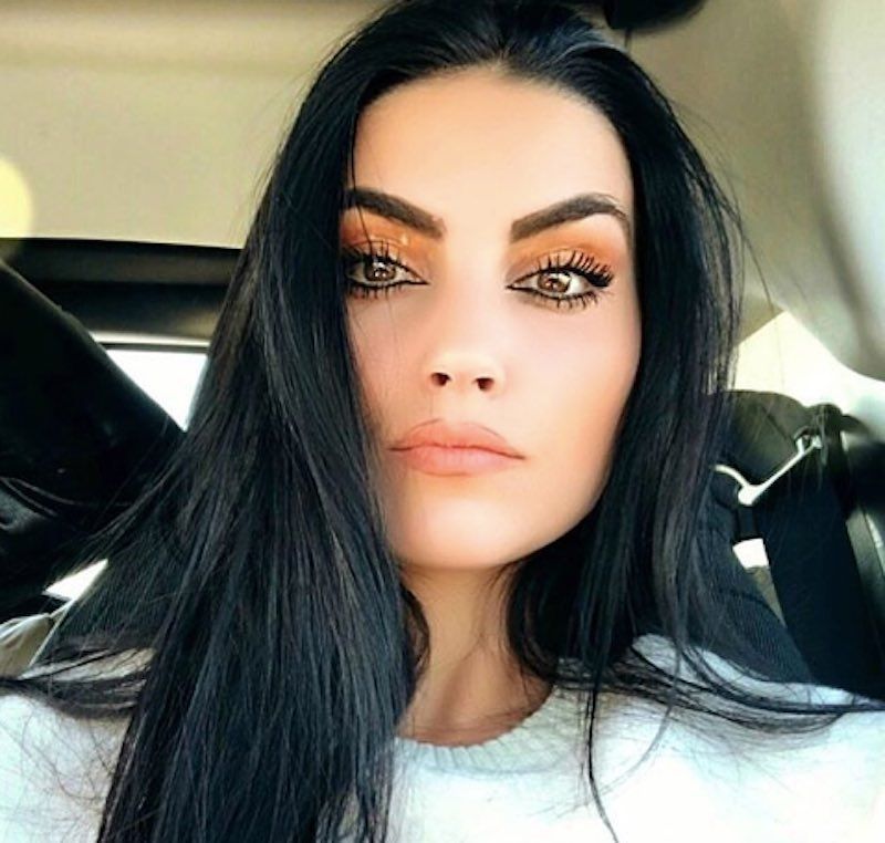 Teresa Langella sotto la doccia mostra le curve perfette