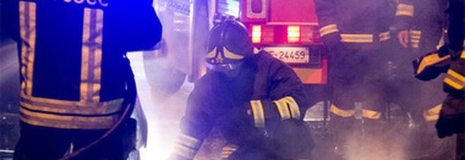 Inferno in casa! morti mamma e figlio, salvato il padre disabile