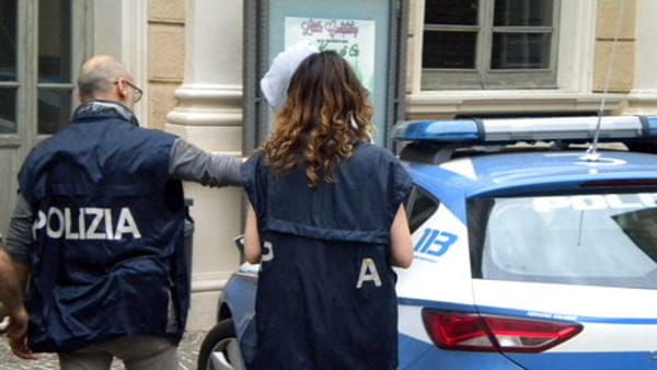 Con 6 euro entri in Italia! Blitz della polizia, sgominata banda