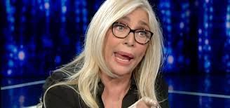 Mara Venier firma per un altro anno in Rai: oltre Domenica In, una prima serata e anche la Radio