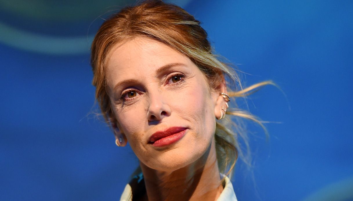 Un manico di scopa... Per i fan Alessia Marcuzzi è troppo magra