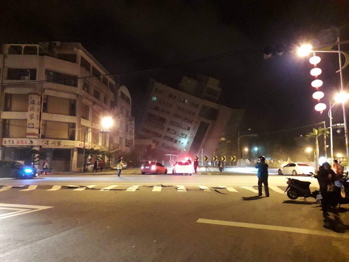 Terremoto a Taiwan, crolla un hotel Terremoto a Taiwan, crolla un hotel
