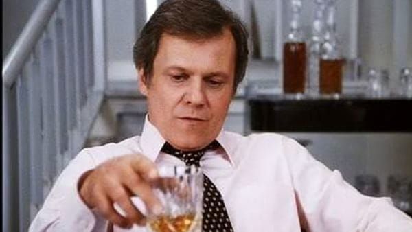 Addio a Cliff Barnes di Dallas : Morto a 83 anni Ken Kercheval