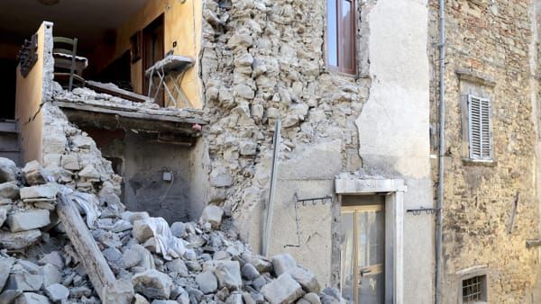 Terremoto Oggi : 3 forti scosse tra Accumuli e Arquata del Tronto Terremoto Oggi : 3 forti scosse tra Accumuli e Arquata del Tronto