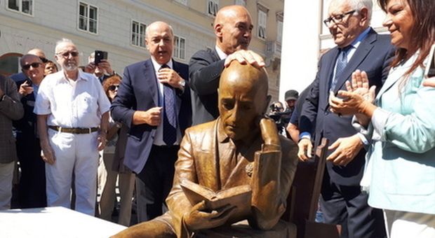 Statua D'Annunzio , protesta la Croazia