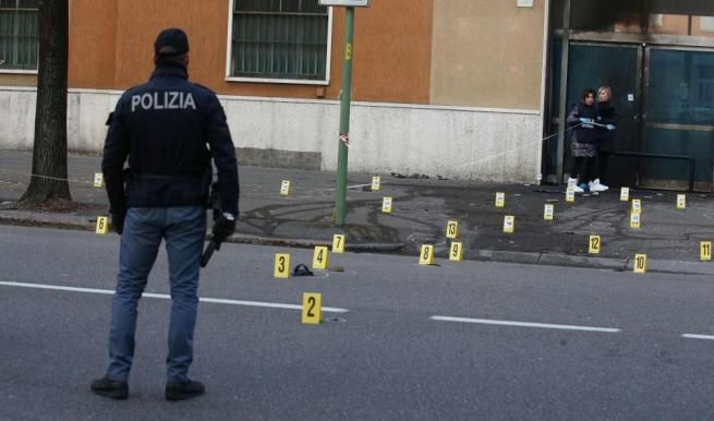 Brescia / Esplode bomba dinnanzi alla sede della scuola di Polizia: Ordigno rudimentale Brescia / Esplode bomba dinnanzi alla sede della scuola di Polizia: Ordigno rudimentale
