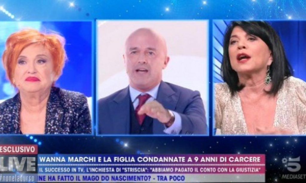 Gianluigi Nuzzi tagliati le pal**! A Live Stefania Nobile senza freni