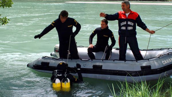 Cadavere nel Tevere! E' una giovane donna di 25-30 anni