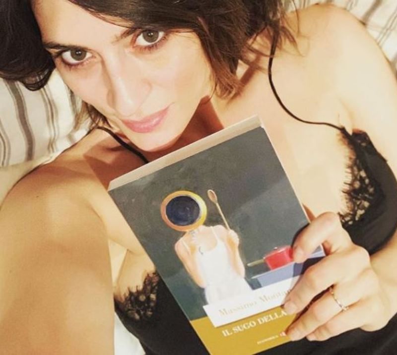Buonanotte! Elisa Isoardi in lingerie fa impazzire i fan