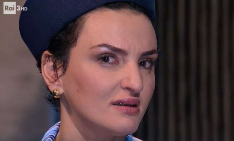 Arisa piange per l'ex fidanzato : È stato un quadro disegnato da Dio! Arisa piange per l'ex fidanzato : È stato un quadro disegnato da Dio!