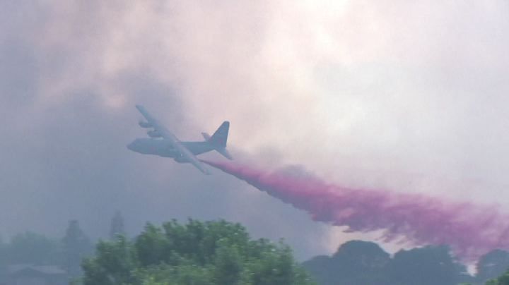 Le immagini dei C-130 in azione in California : almeno 8 morti Le immagini dei C-130 in azione in California : almeno 8 morti