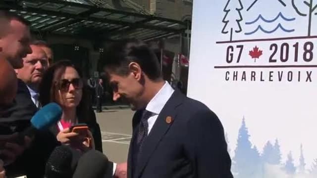 G7 : Il premier Giuseppe Conte preso per un braccio e trascinato via G7 : Il premier Giuseppe Conte preso per un braccio e trascinato via
