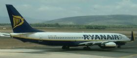 Barcellona, panico a bordo di un aereo della Ryanair : Cellulare prende fuoco, passeggeri evacuati