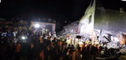 Crollo New Delhi : almeno 3 morti e 10 dispersi Crollo New Delhi : almeno 3 morti e 10 dispersi